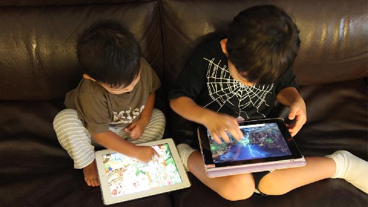 How to Reduce Children's Gadget Use with Positive Activities