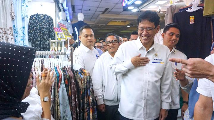 Indonesia to Review Free Meal Budget as Oil Prices Hit $100