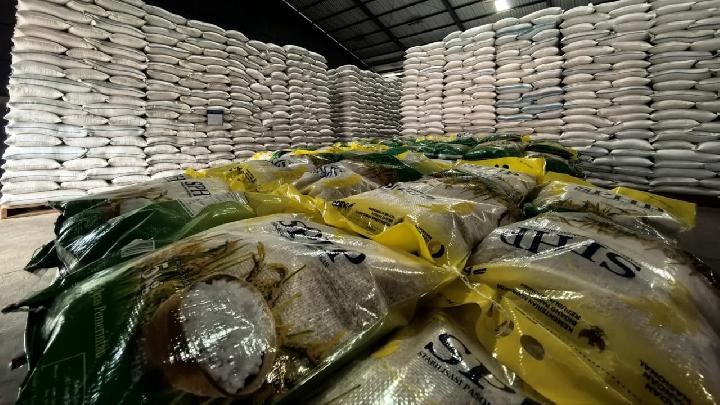 Dirut Bulog Minta Masyarakat Tak Panik soal Stok Beras