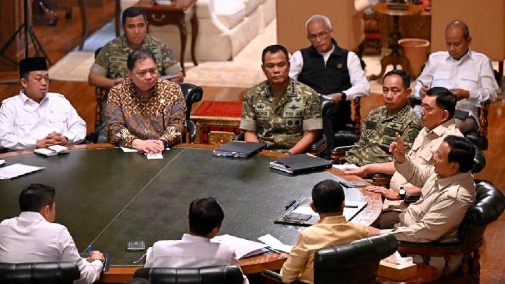 Prabowo Convenes Full Cabinet Meeting for Palace Briefing