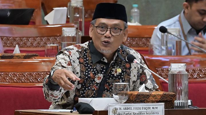 DPR Desak Pemerintah Beri Solusi Nyata Soal Penataan Guru Honorer