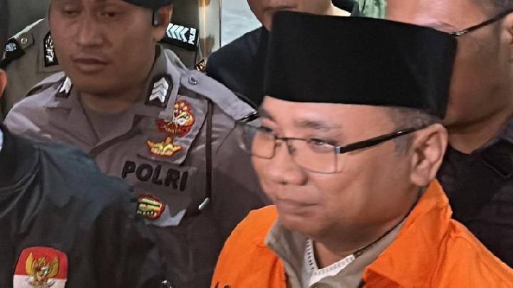 KPK Detains Former Religious Affairs Minister Yaqut Cholil Qoumas