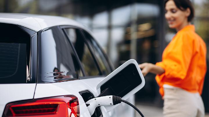 Oil Prices Near $100 Amid Worries Over US-Iran Truce