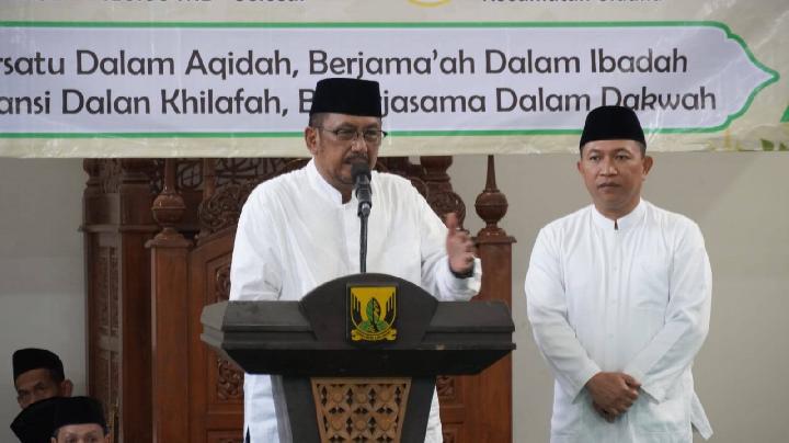 Bupati Sukabumi H. Asep Japar mengakhiri kegiatan muhibah Ramadan 1447 Hijriah di Masjid Jami As-Salafiyah, Desa Jayabakti, Kecamatan Cidahu, Kabupaten Sukabumi, Senin, 16 Maret 2026. Dok. Pemkab Sukabumi