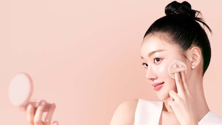 Inspirasi Base Makeup Lebaran, Anti-Patchy dan Awet Seharian Pakai Cushion