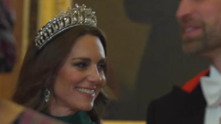 Pesona Kate Middleton Tampil Elegan dengan Tiara Ikonik di Jamuan Kenegaraan Nigeria