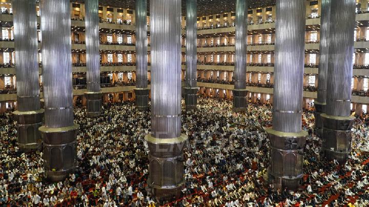 Estimated 500,000 Muslims Join Eid al-Fitr Prayer in Istiqlal Mosque