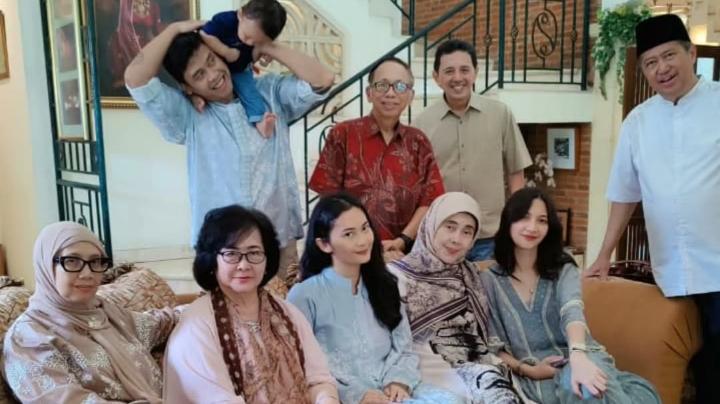 Potret Lebaran 2026 Sheila Dara Bareng Keluarga Vidi Aldiano, Hangat dan Penuh Makna