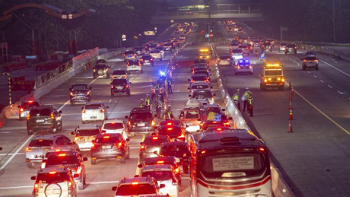 56,000 Vehicles Head to Jakarta via Cipali Toll Road After Eid Day