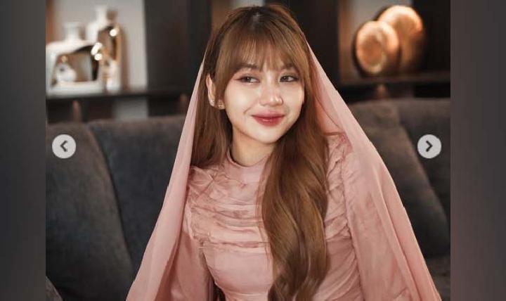 Merayakan Lebaran ala Ghea Indrawari, Pulang Kampung dan Bikin Kue Lapis