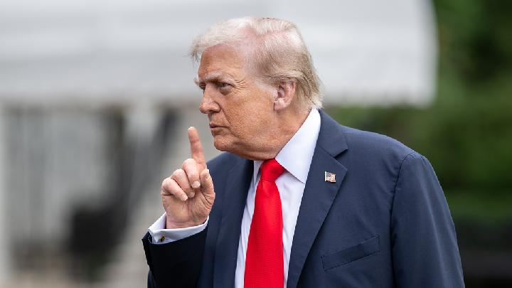 Trump Claims Iran Allows 20 Oil Tankers Pass Through Strait of Hormuz