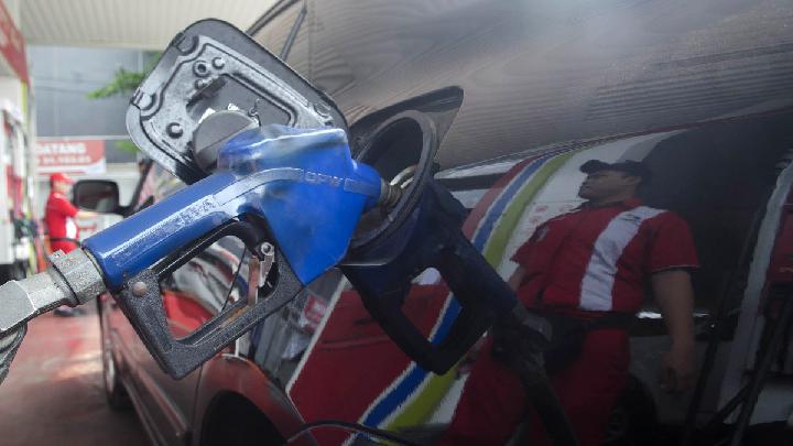 OIl Prices Surge Ahead Trump's Strait of Hormuz Deal Deadline for Iran