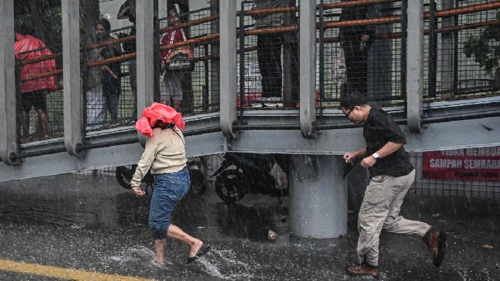 BMKG Forecasts Light Rain Across Jakarta on Wednesday