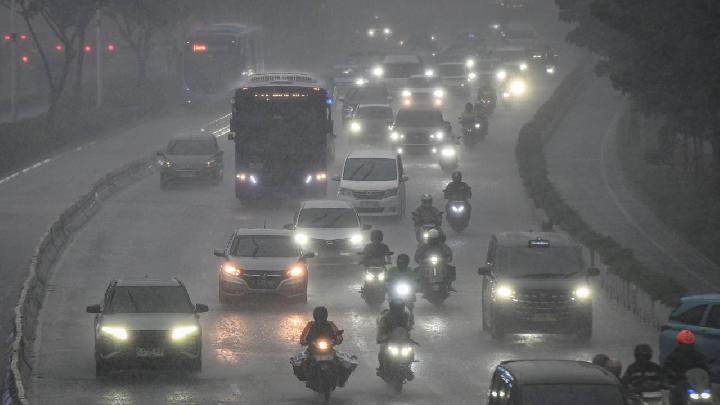BMKG Forecasts Rain in Parts of Jakarta Today