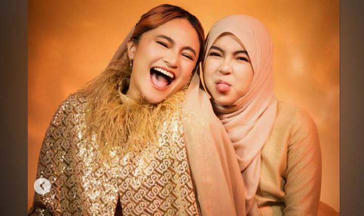 Putrinya Putuskan Lepas Hijab, Marshanda: Saya Dukung Sienna Belajar Mengenal Diri Sendiri