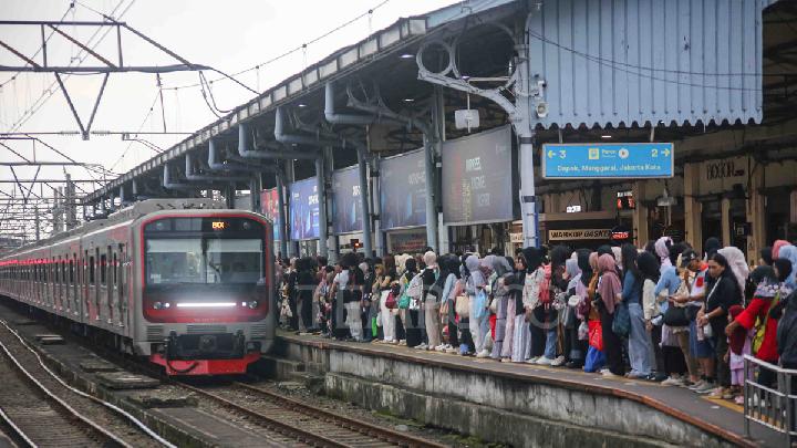Ada Demo BEM UI, Perjalanan KRL Commuter Line Tetap Normal