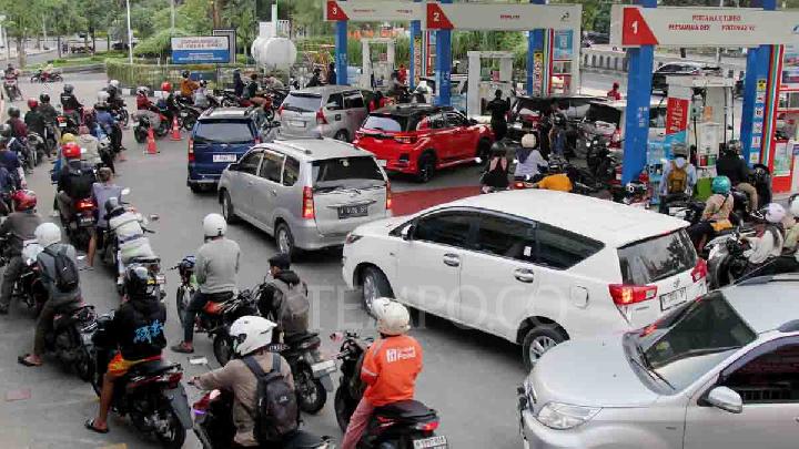 Anggota DPR Minta Pemerintah Sesuaikan Harga BBM