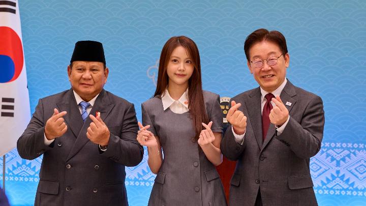Carmen Hearts2Hearts Hadiri Jamuan Kenegaraan di Seoul, Pose Finger Heart Bareng Presiden Prabowo