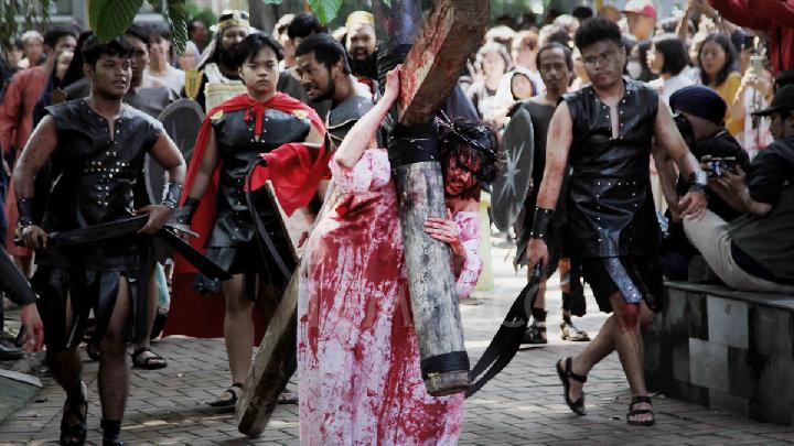 Stations of the Cross Mark Good Friday Services at Jakarta Cathedral