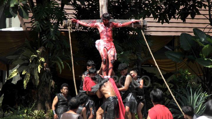 Pemeran Jalan Salib Rela Tidak Makan Demi Perankan Yesus