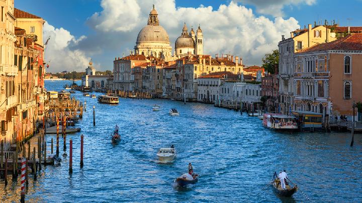 Venice Enforces Weekend Tourist Fee From April to July 2026