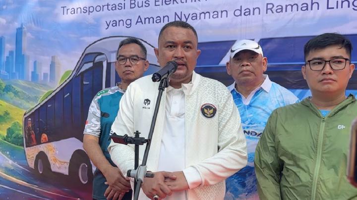 Dukung Transportasi Publik Ramah Lingkungan, Bupati Rudy Luncurkan Bus Listrik