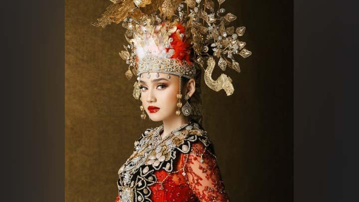 Detail Makeup Bold Syifa Hadju saat Foto Prewedding Adat Gorontalo