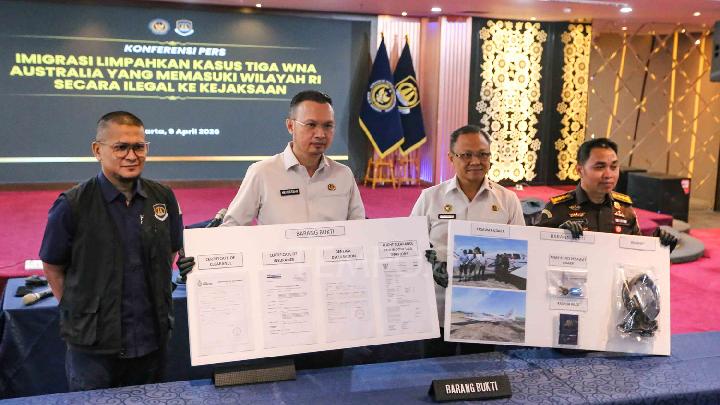 Imigrasi Deportasi 13 WNA Jepang Pelaku Online Scam