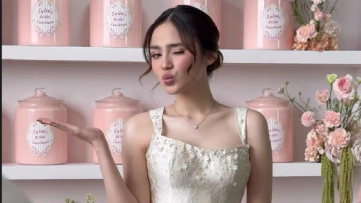 Pesona Syifa Hadju di Acara Bridal Luncheon, Tampil Anggun dengan Gaya Romantis
