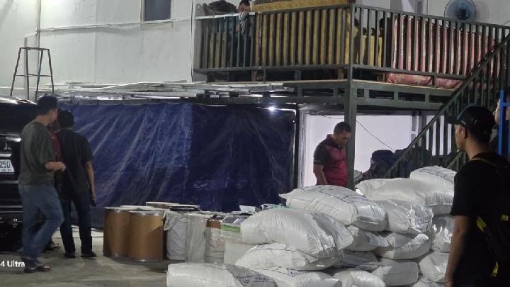 Polisi Gerebek Pabrik Narkoba Zenix di Semarang