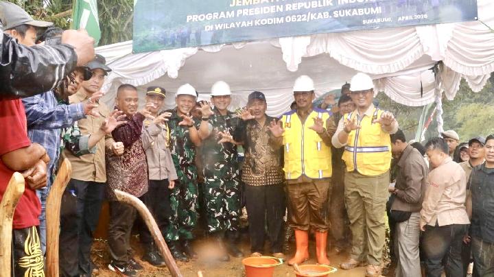 Bupati Sukabumi Ajak Masyarakat Merawat Jembatan yang Dibangun
