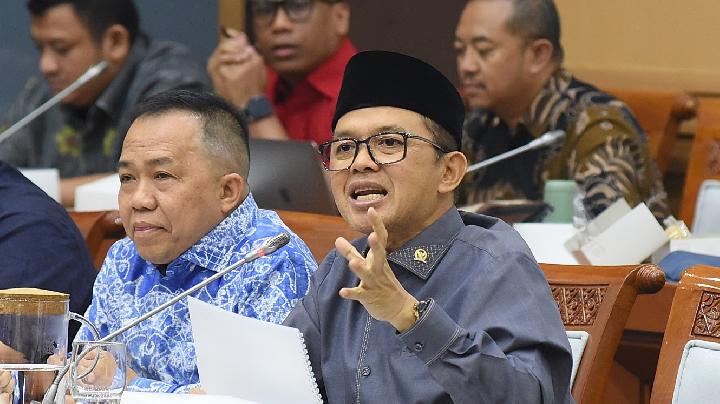 Soal Antrean Haji, Maman Imanul Tegaskan War Tiket Bukan Solusi