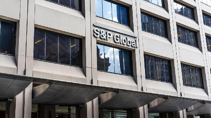 S&P: Peringkat Utang Indonesia Rentan Melemah Akibat Perang