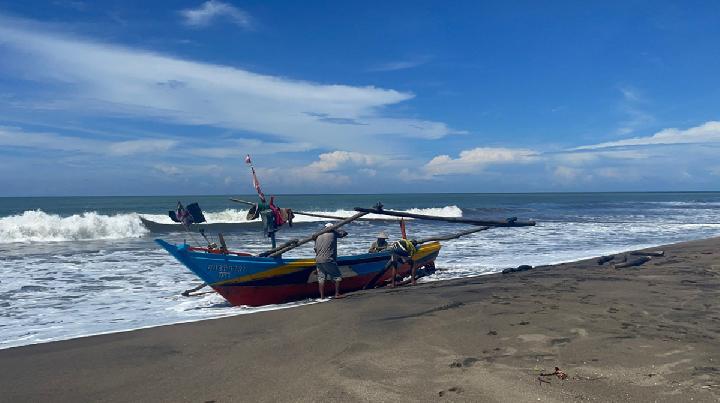 Nelayan Bengkulu Terjepit Krisis Iklim dan Kapal Pukat