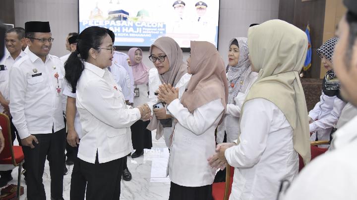 Pemkot Semarang Berangkatkan Haji 63 ASN