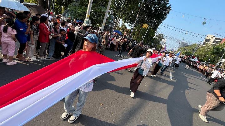 Merah Putih Sepanjang 100 Meter Terbentang di Karnaval Paskah Kota Semarang