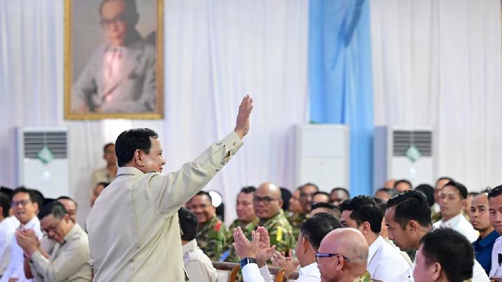 Prabowo Discusses Giant Sea Wall Project in Closed-Door Meeting