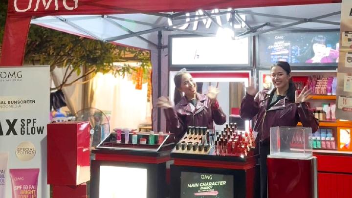 
Gerai kosmetik hadir dalam acara Cilegon Fun Market yang digelar di kawasan Alun-Alun Kota Cilegon pada 18–27 April 2026. Acara ini merupakan rangkaian peringatan Hari Jadi Kota Cilegon ke-27 sekaligus pemanasan menuju Cilegon Expo 2026. Dok. Pemkot Cilegon
