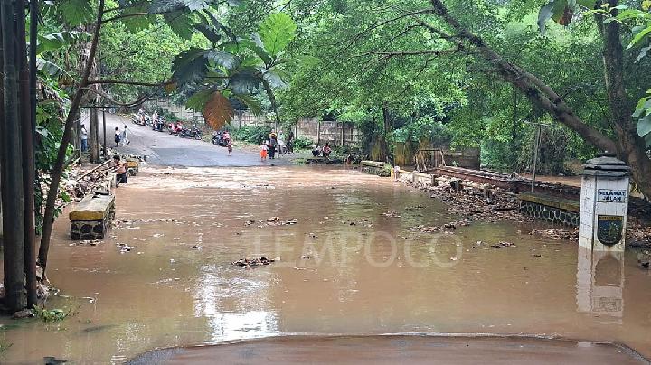Floods Sever Cinere-Pondok Cabe Link as Pesanggrahan River Overflows