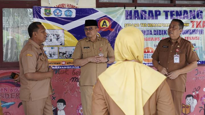Plt Sekda Cilegon Pantau Pelaksanaan TKA Siswa di SDN Sumampir