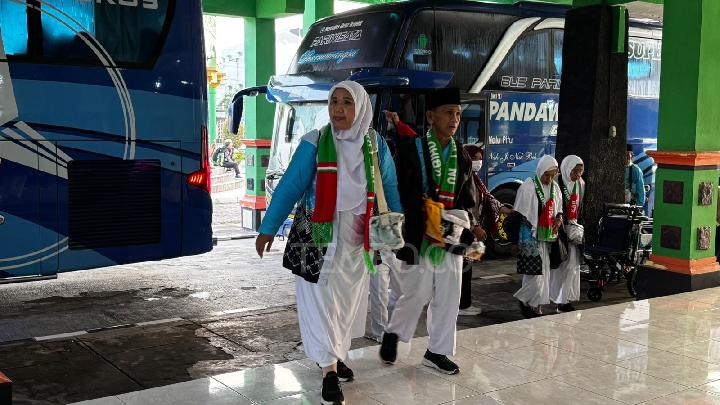 Kloter Pertama Haji Jateng Masuk Asrama, Langsung Diberi Kartu Nusuk