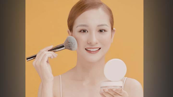 Rekomendasi Bedak Padat untuk Kulit Kering, Makeup Tetap Flawless dan Anti-crack