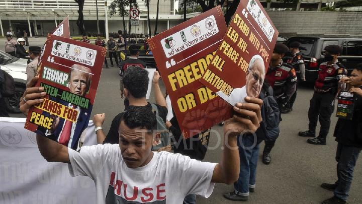 Mahasiswa Jakarta Demo Dukung Paus Leo XIV di Kedubes AS