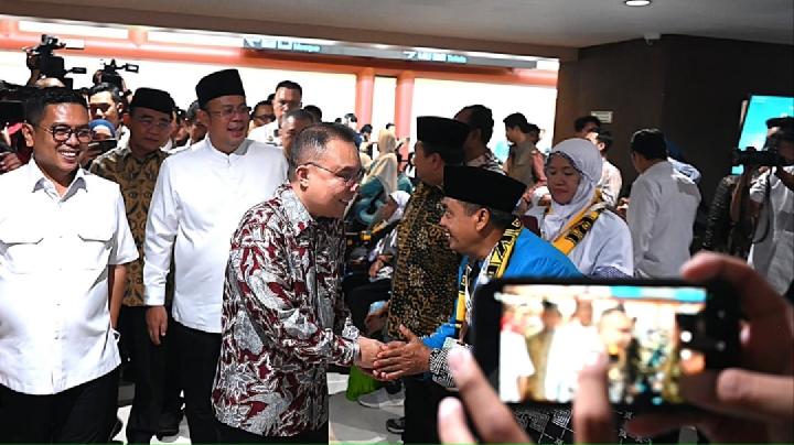 Lepas Kloter Perdana Haji 1447 H, DPR Apresiasi Peningkatan Layanan Jemaah
