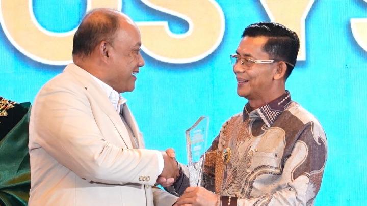 Berkinerja Prima di Bidang Kesehatan, Bupati Satria Menerima Governance Awards 2026