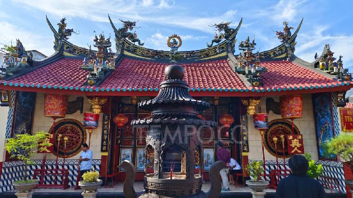 Harmoni Budaya Cina dan Jawa di Kelenteng Tek Hay Kiong