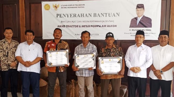 Hadapi Kemarau, UKP Mardiono Serahkan Bantuan ke Kelompok Tani di Kulon Progo