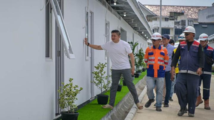 Teddy Klaim Hunian untuk Warga Bantaran Rel Pasar Senen Hampir Rampung