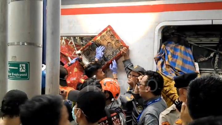 Tabrakan Kereta di Bekasi, Puluhan Penumpang Dievakuasi