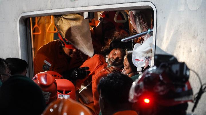 Train Collision in Bekasi Leaves Dozens Injured, Victims Evacuated
